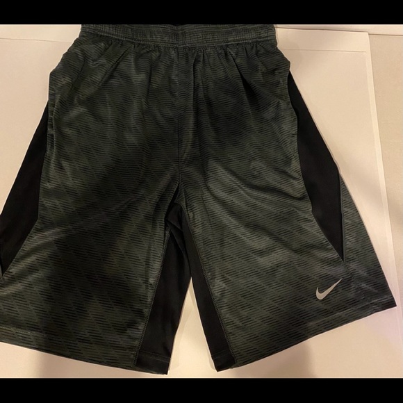 🖤Men’s NIKE Dri-Fit Shorts Sizes Sm. OR Med.🖤 - Picture 7 of 15